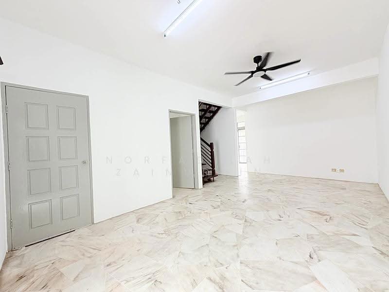 Rumah Teres 2-Tingkat untuk Dijual di Taman Subang Mewah (Subang Jaya) - NORFADILAH ZAINUDDIN - Living Room - PropertyGuru.com.my