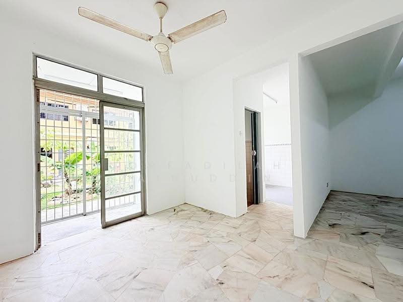 Rumah Teres 2-Tingkat untuk Dijual di Taman Subang Mewah (Subang Jaya) - NORFADILAH ZAINUDDIN - Living Room - PropertyGuru.com.my