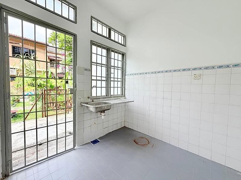 Rumah Teres 2-Tingkat untuk Dijual di Taman Subang Mewah (Subang Jaya) - NORFADILAH ZAINUDDIN - Kitchen - PropertyGuru.com.my