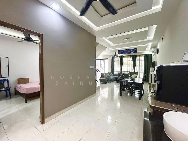Rumah Teres 2-Tingkat untuk Dijual di Bandar Puncak Alam (Puncak Alam) - NORFADILAH ZAINUDDIN - Living Room - PropertyGuru.com.my