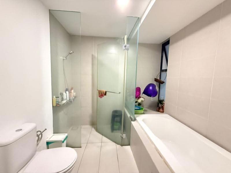 Condominium for Sale at Windows on The Park - Kelton Seet - Bathroom - PropertyGuru.com.my