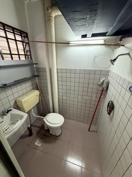 Apartment for Sale at Taman Koperasi Maju Jaya - Kelton Seet - Bathroom - PropertyGuru.com.my