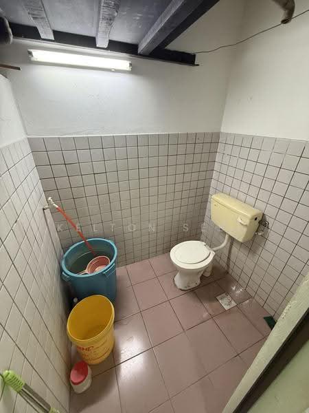 Apartment for Sale at Taman Koperasi Maju Jaya - Kelton Seet - Bathroom - PropertyGuru.com.my