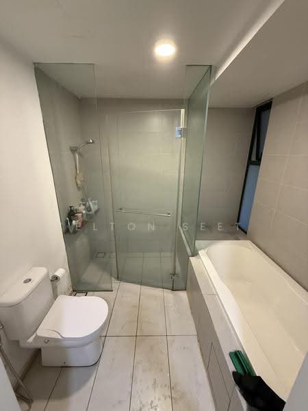 Kondominium untuk Dijual di Windows on The Park - Kelton Seet - Bathroom - PropertyGuru.com.my