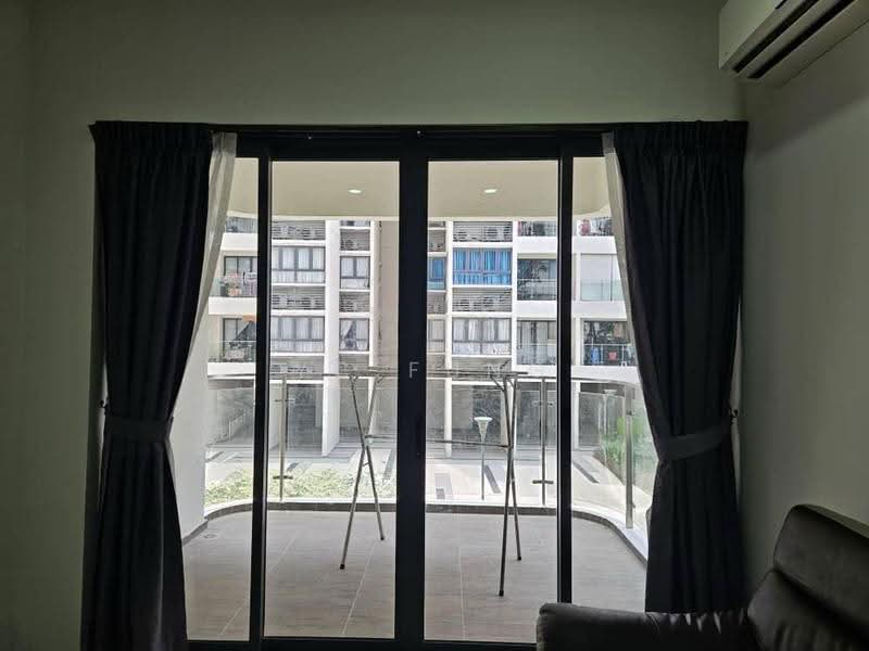Kondominium untuk Disewa di Bay Point @ Country Garden Danga Bay - YC Fung - Balcony - PropertyGuru.com.my