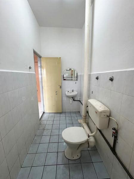 2-storey Terraced House for Sale in Bandar Tasek Mutiara (Simpang Ampat) - Darren Cham - Bathroom - PropertyGuru.com.my