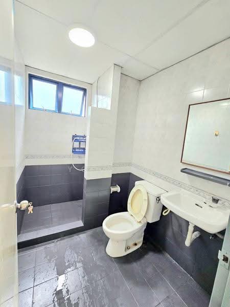 Pangsapuri untuk Disewa di Aster Court - YC Fung - Bathroom - PropertyGuru.com.my