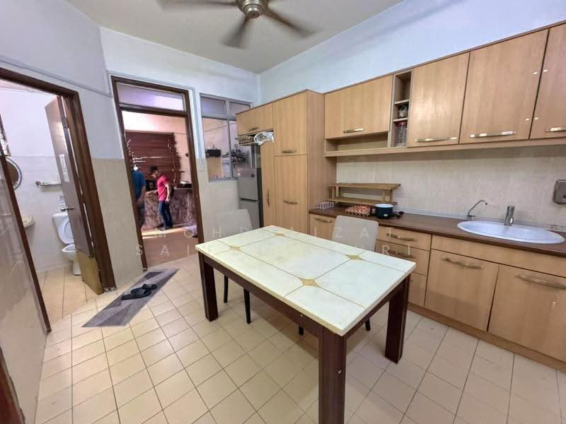 2-storey Terraced House for Sale in Seksyen 5 (Kota Damansara) - Mohd Aizat Saiful Bahri - Kitchen - PropertyGuru.com.my
