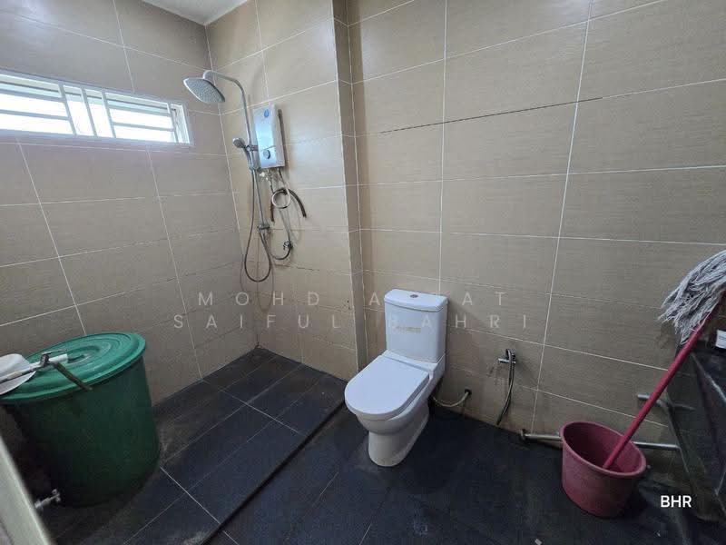 Rumah Teres 2-Tingkat untuk Dijual di Bandar Seri Putra (Bangi) - Mohd Aizat Saiful Bahri - Bathroom - PropertyGuru.com.my