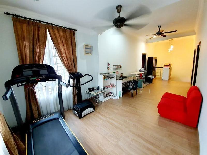 Rumah Berkembar untuk Dijual di Taman Impian Putra (Bangi) - Mohd Aizat Saiful Bahri - Living Room - PropertyGuru.com.my