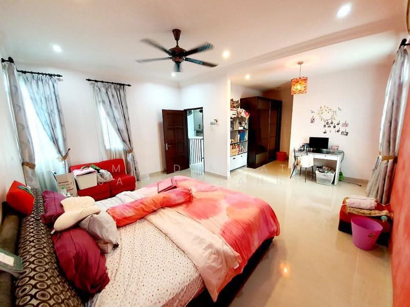 Rumah Berkembar untuk Dijual di Taman Impian Putra (Bangi) - Mohd Aizat Saiful Bahri - Bedroom - PropertyGuru.com.my