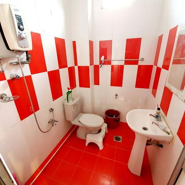 Rumah Berkembar untuk Dijual di Taman Impian Putra (Bangi) - Mohd Aizat Saiful Bahri - Bathroom - PropertyGuru.com.my