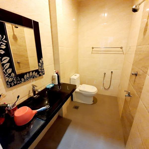 Rumah Berkembar untuk Dijual di Taman Impian Putra (Bangi) - Mohd Aizat Saiful Bahri - Bathroom - PropertyGuru.com.my