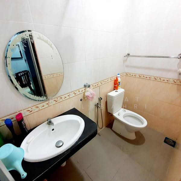 Rumah Berkembar untuk Dijual di Taman Impian Putra (Bangi) - Mohd Aizat Saiful Bahri - Bathroom - PropertyGuru.com.my