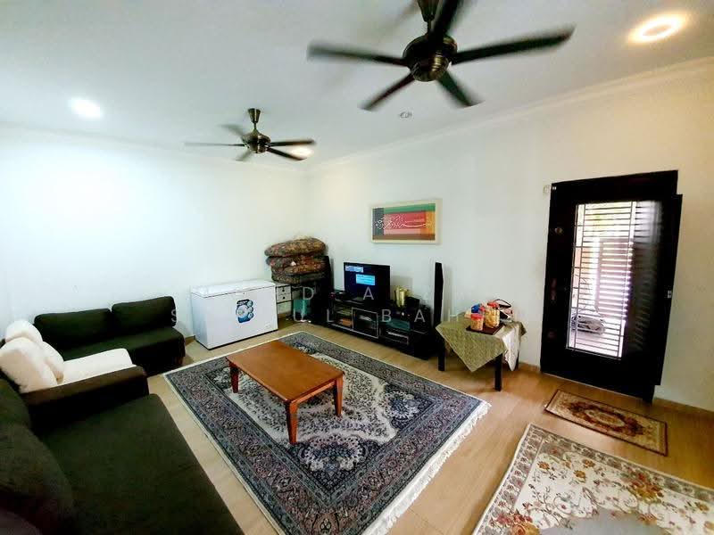 Rumah Berkembar untuk Dijual di Taman Impian Putra (Bangi) - Mohd Aizat Saiful Bahri - Living Room - PropertyGuru.com.my