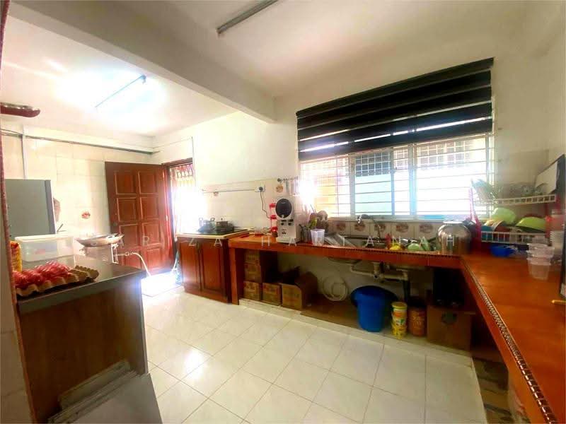 Rumah Teres 2-Tingkat untuk Dijual di Seksyen 19 (Shah Alam) - Sariza Hartanah - Kitchen - PropertyGuru.com.my