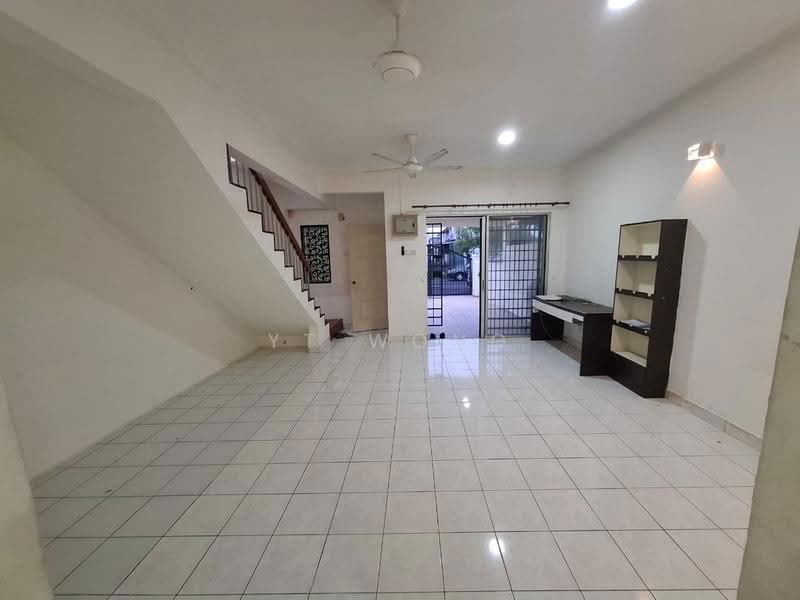 Rumah Teres untuk Dijual di TAMAN PUCHONG UTAMA (Puchong) - YT Wong - Living Room - PropertyGuru.com.my