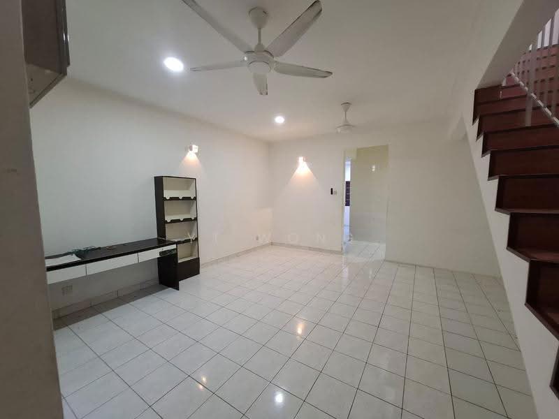 Rumah Teres untuk Dijual di TAMAN PUCHONG UTAMA (Puchong) - YT Wong - Living Room - PropertyGuru.com.my