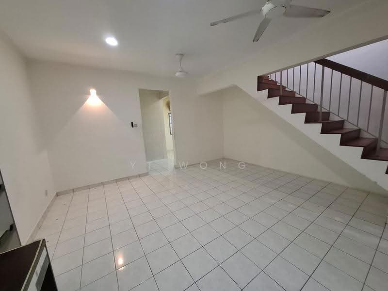 Rumah Teres untuk Dijual di TAMAN PUCHONG UTAMA (Puchong) - YT Wong - Living Room - PropertyGuru.com.my