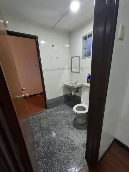 Rumah Teres untuk Dijual di TAMAN PUCHONG UTAMA (Puchong) - YT Wong - Bathroom - PropertyGuru.com.my