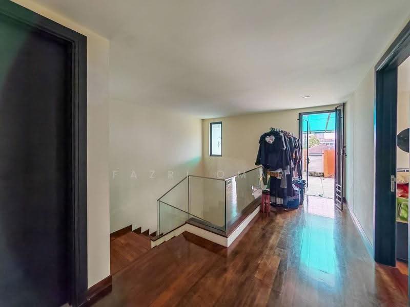 Rumah Berkembar untuk Dijual di Bandar Baru Bangi (Selangor) - Fazri Omar - Corridor - PropertyGuru.com.my