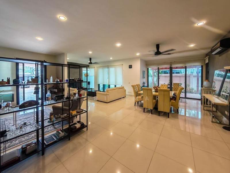 Rumah Berkembar untuk Dijual di Bandar Baru Bangi (Selangor) - Fazri Omar - Living Room - PropertyGuru.com.my