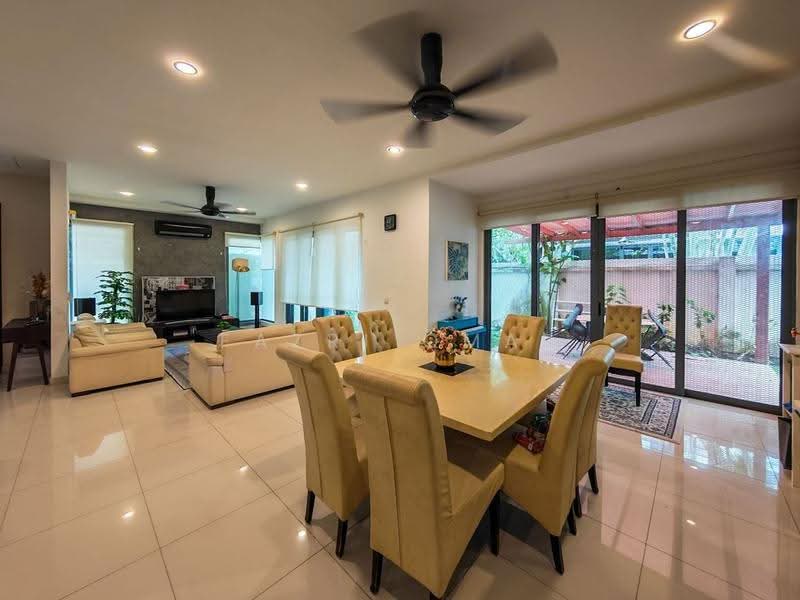 Rumah Berkembar untuk Dijual di Bandar Baru Bangi (Selangor) - Fazri Omar - Living Room - PropertyGuru.com.my