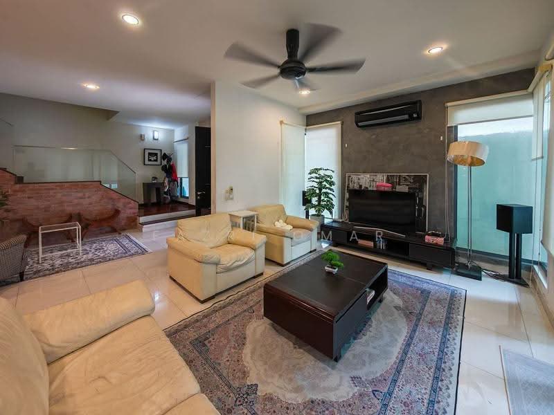 Rumah Berkembar untuk Dijual di Bandar Baru Bangi (Selangor) - Fazri Omar - Living Room - PropertyGuru.com.my