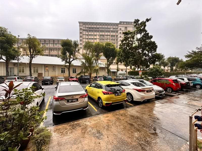 Shop / Office untuk Dijual di Seksyen 7 (Shah Alam) - Kamaruzaman Omar - Car Park - PropertyGuru.com.my