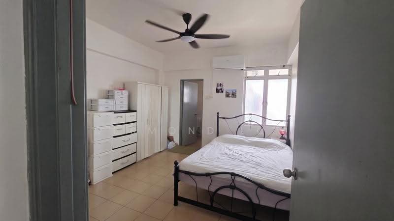 Pangsapuri untuk Disewa di Sri Mutiara - Desmond Low - Bedroom - PropertyGuru.com.my