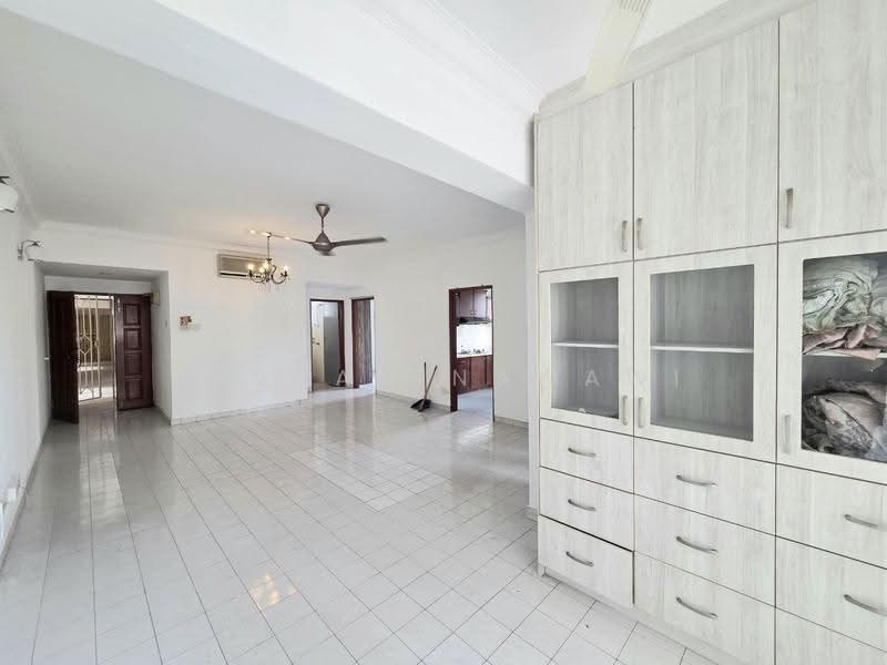 Pangsapuri untuk Dijual di Ixora Apartments - Fauran Nawawi - PropertyGuru.com.my