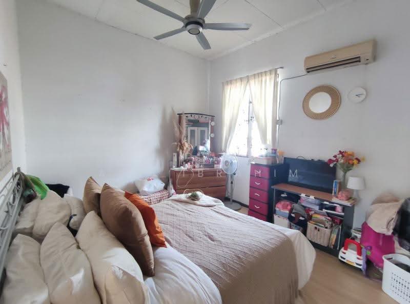 Bungalow House untuk Dijual di Bandar Bukit Mahkota (Bangi) - Azli Ibrahim - Bedroom - PropertyGuru.com.my