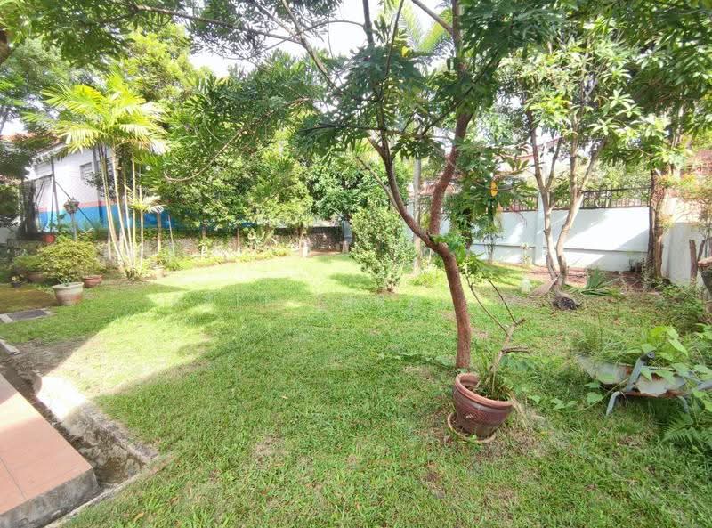 Bungalow House untuk Dijual di Bandar Bukit Mahkota (Bangi) - Azli Ibrahim - Garden - PropertyGuru.com.my