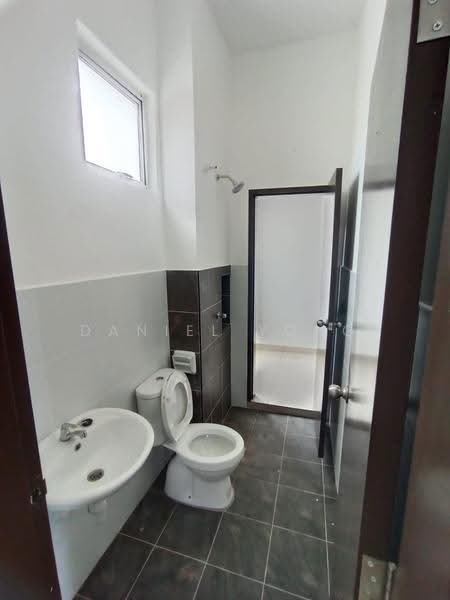 Terraced House for Sale in Johor Bahru (Johor) - Daniel Yong - Bathroom - PropertyGuru.com.my