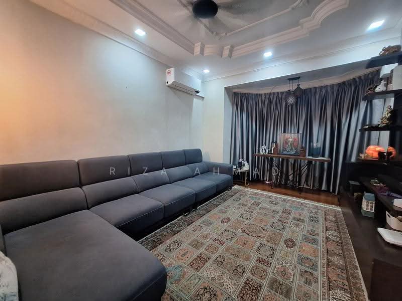Rumah Teres 2-Tingkat untuk Dijual di Usj 2 (Subang Jaya) - Riza Ahmad - Living Room - PropertyGuru.com.my