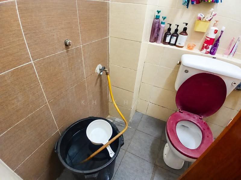 Apartment for Sale at Green Suria @ Bandar Tun Hussein Onn - KH Khoo - Bathroom - PropertyGuru.com.my