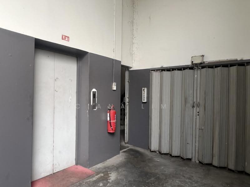 Factory for Rent in Seksyen 16 (Shah Alam) - Ciana Lim - Corridor - PropertyGuru.com.my