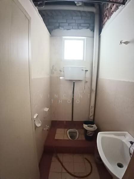 Shop for Sale in Seri Iskandar (Perak) - Vincent Thoo - Bathroom - PropertyGuru.com.my