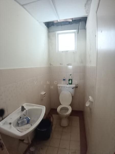 Shop for Sale in Seri Iskandar (Perak) - Vincent Thoo - Bathroom - PropertyGuru.com.my