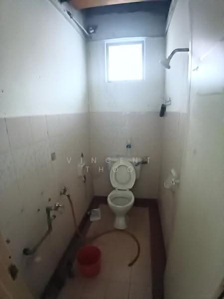 Shop for Sale in Seri Iskandar (Perak) - Vincent Thoo - Bathroom - PropertyGuru.com.my