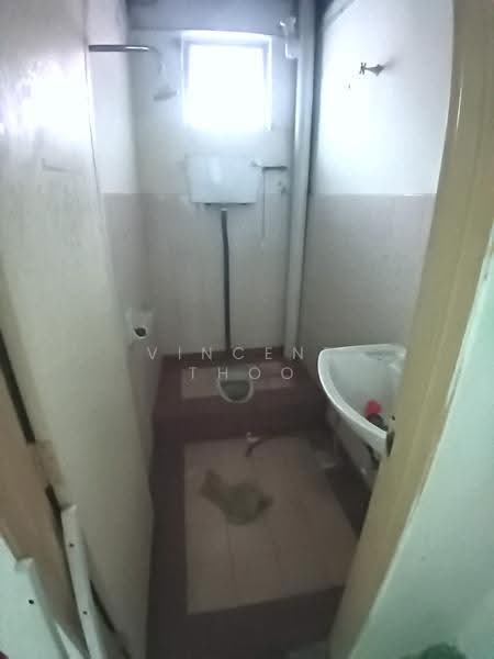 Shop for Sale in Seri Iskandar (Perak) - Vincent Thoo - Bathroom - PropertyGuru.com.my