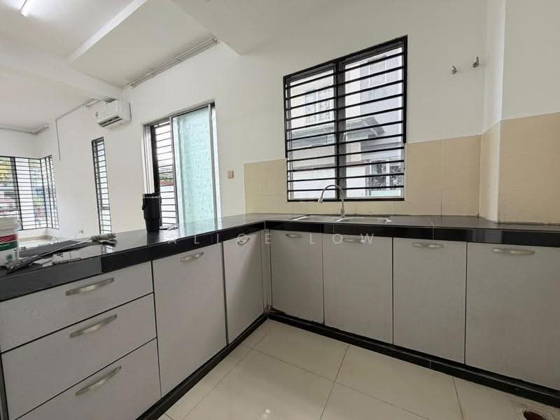 Rumah Kluster untuk Dijual di Taman Anggun (Rawang) - Alice Low - Kitchen - PropertyGuru.com.my