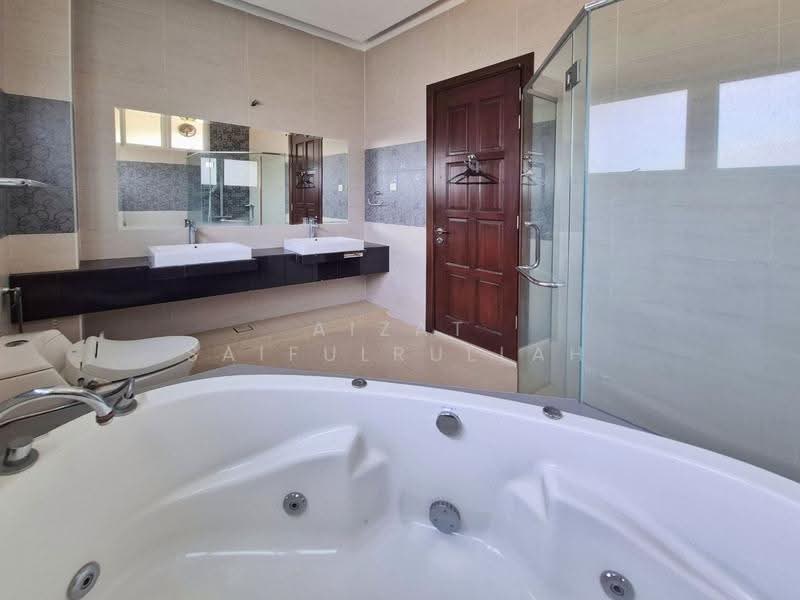 Rumah Berkembar untuk Disewa di Saujana (Selangor) - Aizat Saifulrullah - Bathroom - PropertyGuru.com.my