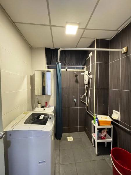 Service Residence for Sale at Larkin Heights - Jin Teok - Bathroom - PropertyGuru.com.my