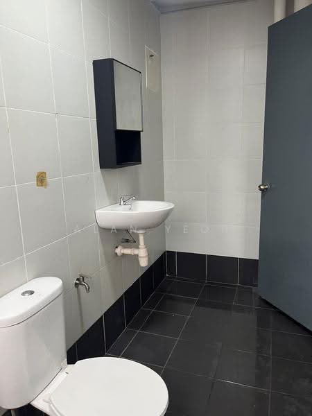 Pangsapuri untuk Dijual di Desa Dua - Alan Yeoh - Bathroom - PropertyGuru.com.my