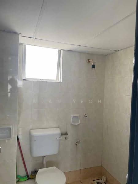 Pangsapuri untuk Dijual di Desa Dua - Alan Yeoh - Bathroom - PropertyGuru.com.my