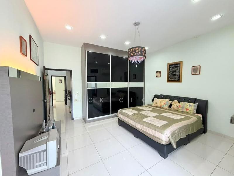 Rumah Teres 2-Tingkat untuk Dijual di Setia Tropika (Johor Bahru) - Zack Chow - Bedroom - PropertyGuru.com.my