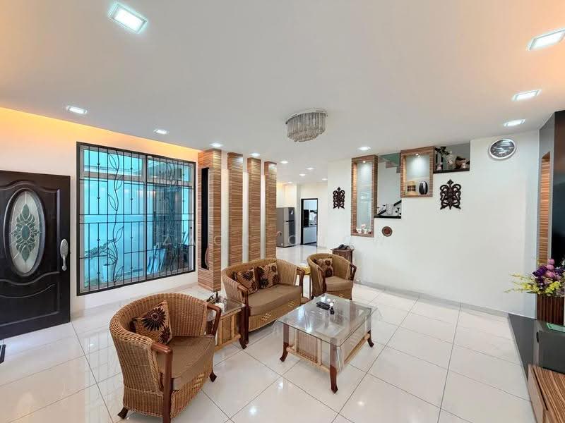 Rumah Teres 2-Tingkat untuk Dijual di Setia Tropika (Johor Bahru) - Zack Chow - Living Room - PropertyGuru.com.my
