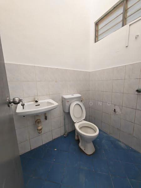 2-storey Terraced House for Sale in Senai (Johor) - Daniel Yong - Bathroom - PropertyGuru.com.my