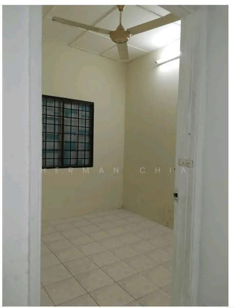 Rumah Bandar untuk Dijual di Taman Sri Serdang (Seri Kembangan) - Herman Chia - Interior - PropertyGuru.com.my